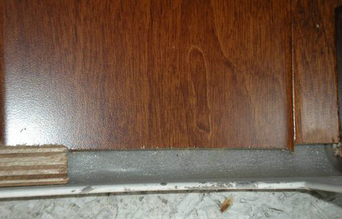 
复合地板伸缩缝预留后为什么还是会拱起？