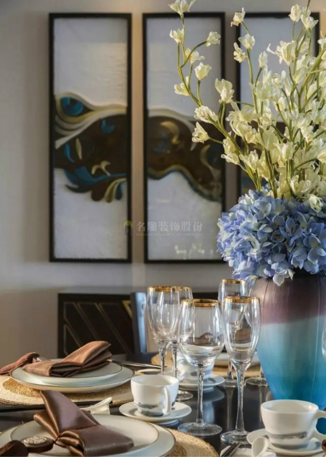 
别墅餐厅设计，餐厅也能如此优雅大气!