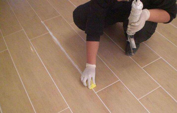 
勾缝剂和白水泥的区别有哪些？和美缝剂一样吗？