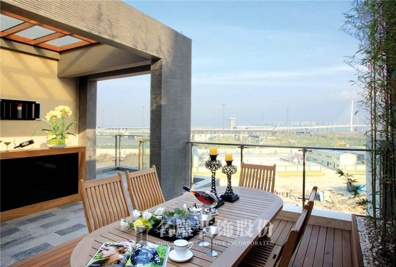 
阳台装修到底要不要和客厅打通？看完优缺点你再决定！