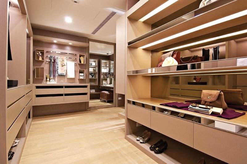 
衣帽间装修设计，每个女人都渴望拥有的小天地！