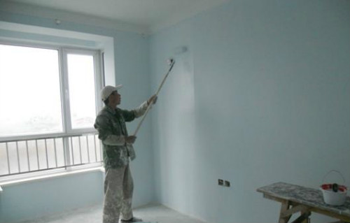 
装修先铺地面还是先刷墙？